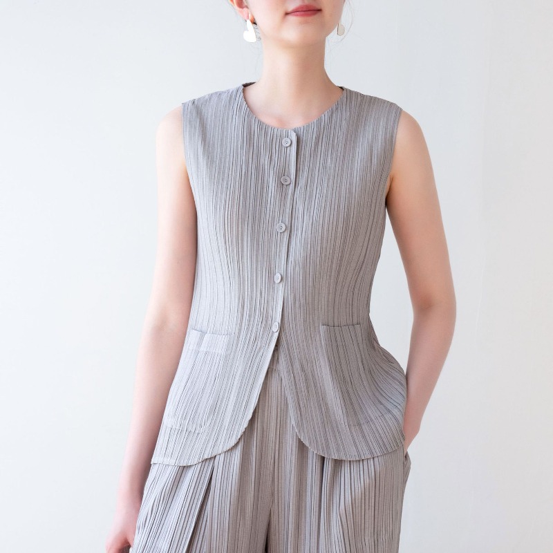 Miyake Pleated T-shirt 2026 Sp - Yours Clothing Summer Jackets reseña y precio